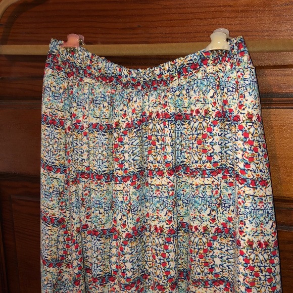 Long Flowing skirt with slits - Picture 3 of 4